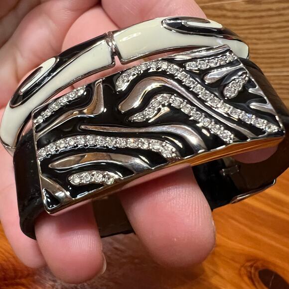 Lia Sophia Bracelet Set Zebra Animal Print Rhinestone Leather Cuff Stretch - Picture 4 of 9